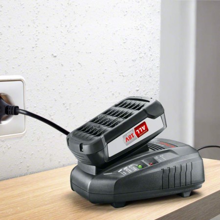 Bosch Батерия акумулаторна Li-Ion със зарядно устройство 18 V, 2.5 Ah Bosch Батерия акумулаторна Li-Ion със зарядно устройство 18 V, 2.5 Ah