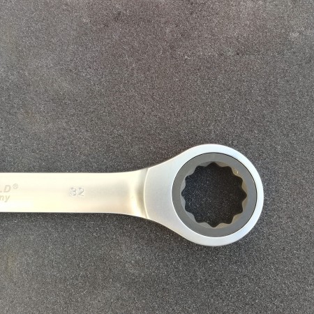 Комплект звездогаечни прави тресчотни ключове от 6мм до 32мм , 22 части в метален куфар KraftWorld Комплект звездогаечни прави тресчотни ключове от 6мм до 32мм , 22 части в метален куфар KraftWorld