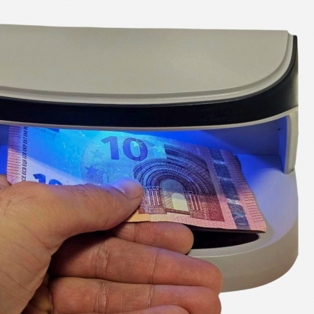 Детектор за фалшиви пари