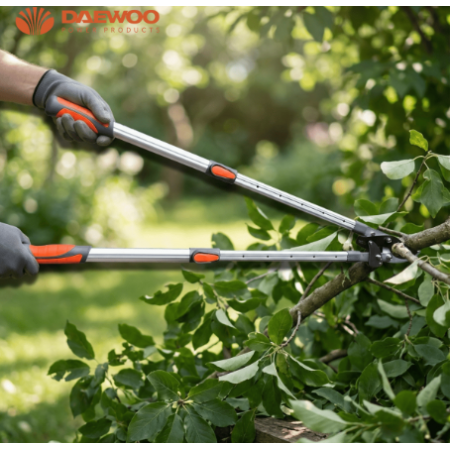 Телескопична ножица за клони с тресчотъчен механизъм Daewoo DAHW-RBL103TL, 508–826 мм Телескопична ножица за клони с тресчотъчен механизъм Daewoo DAHW-RBL103TL, 508–826 мм